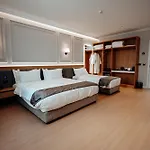 Holiday Hotel Hotel 4*