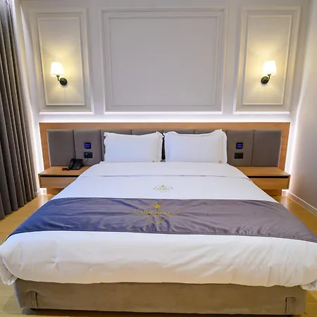 Holiday Hotel