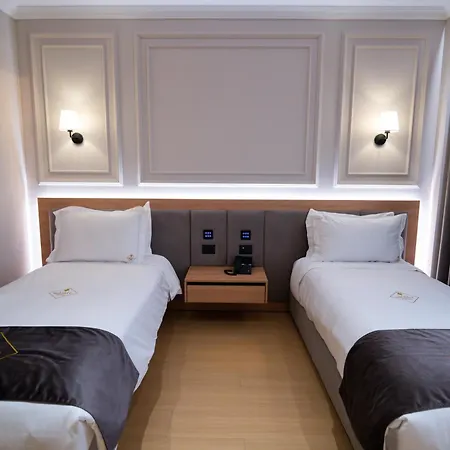Holiday Hotel Ξενοδοχείο 4*