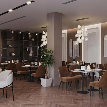 Ξενοδοχείο Holiday Hotel 4*