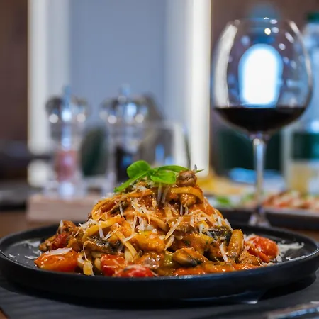 فندق Holiday Hotel