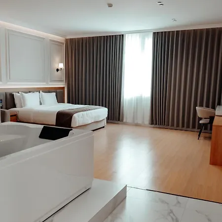 فندق Holiday Hotel