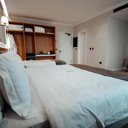 Holiday Hotel فندق Rinas