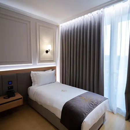 Holiday Hotel فندق Rinas