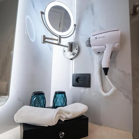 Holiday Hotel فندق